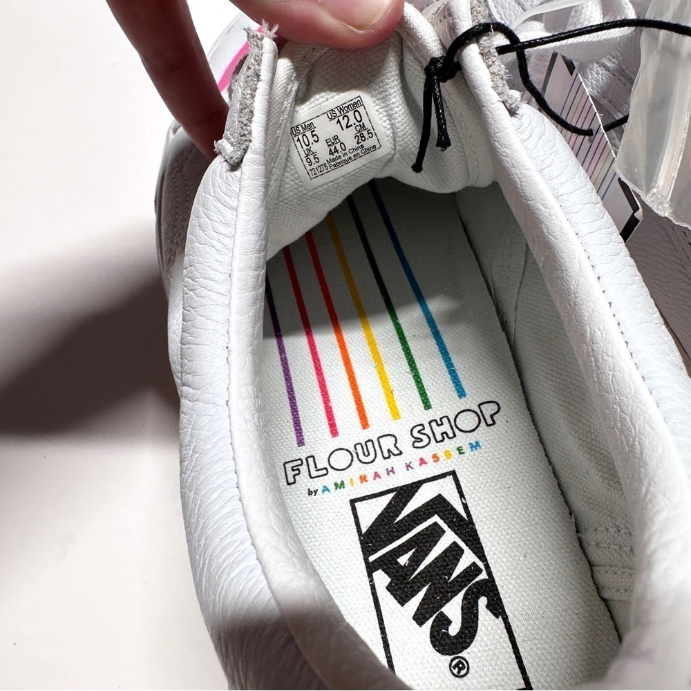 NEW* Vans x Flour Shop Collab Rainbow White Skater Sneakers Old Skool Men’s 10.5 - Picture 6 of 13